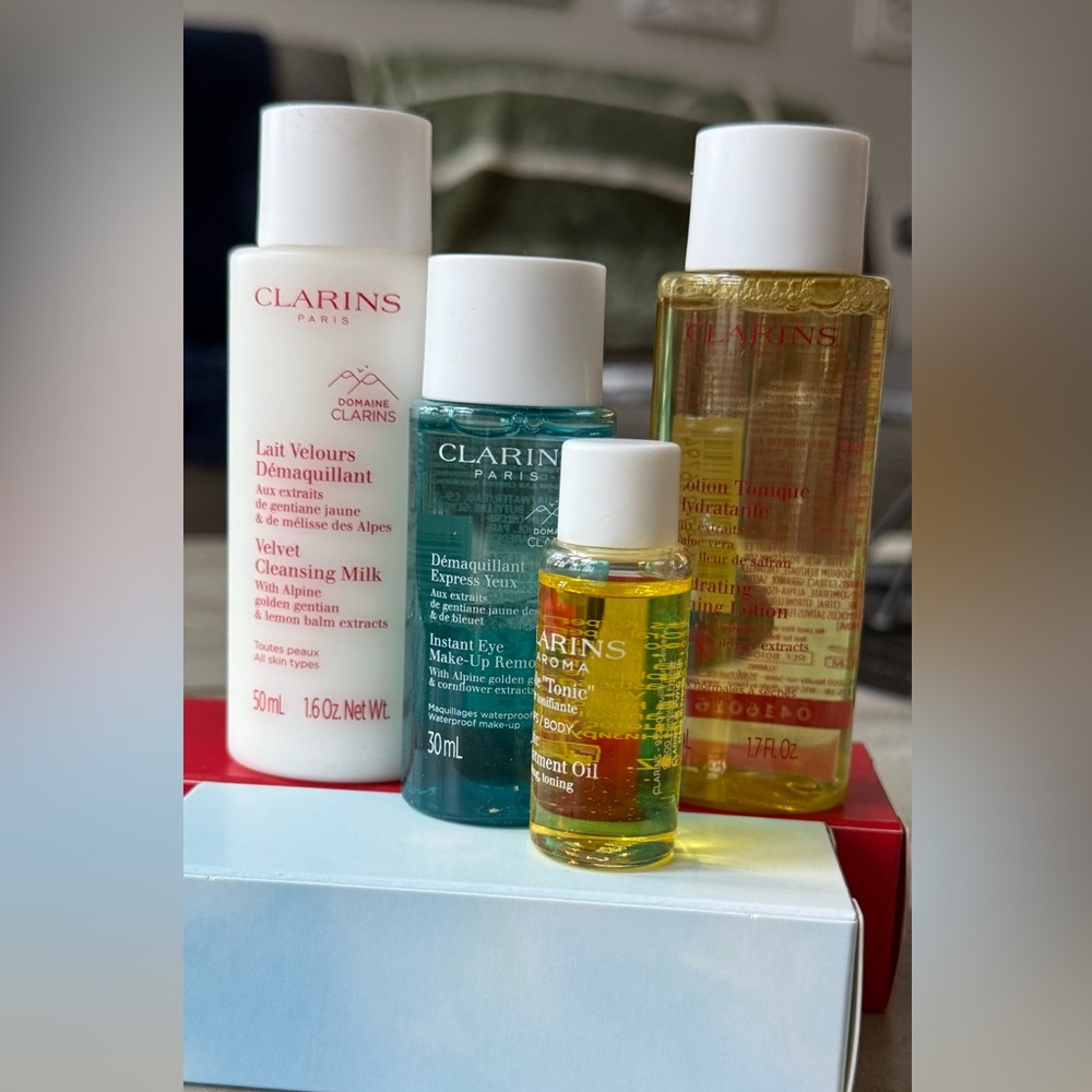 Clarins Skincare Set with Cleansing Milk and Tonic